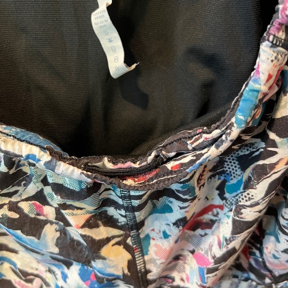 Lululemon women’s hotty hot short II size 10 tall - Picture 8 of 11